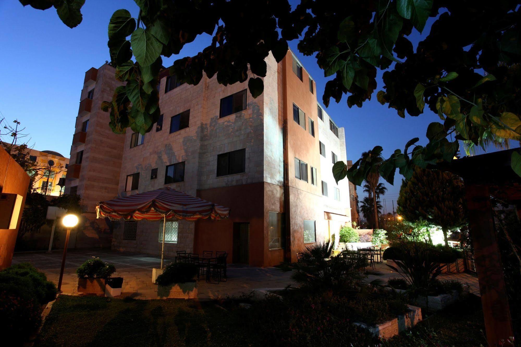 Barakat Hotel Apartments Амман Экстерьер фото